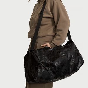 NEW* VICTORIA SECRET DUFFLE BAG